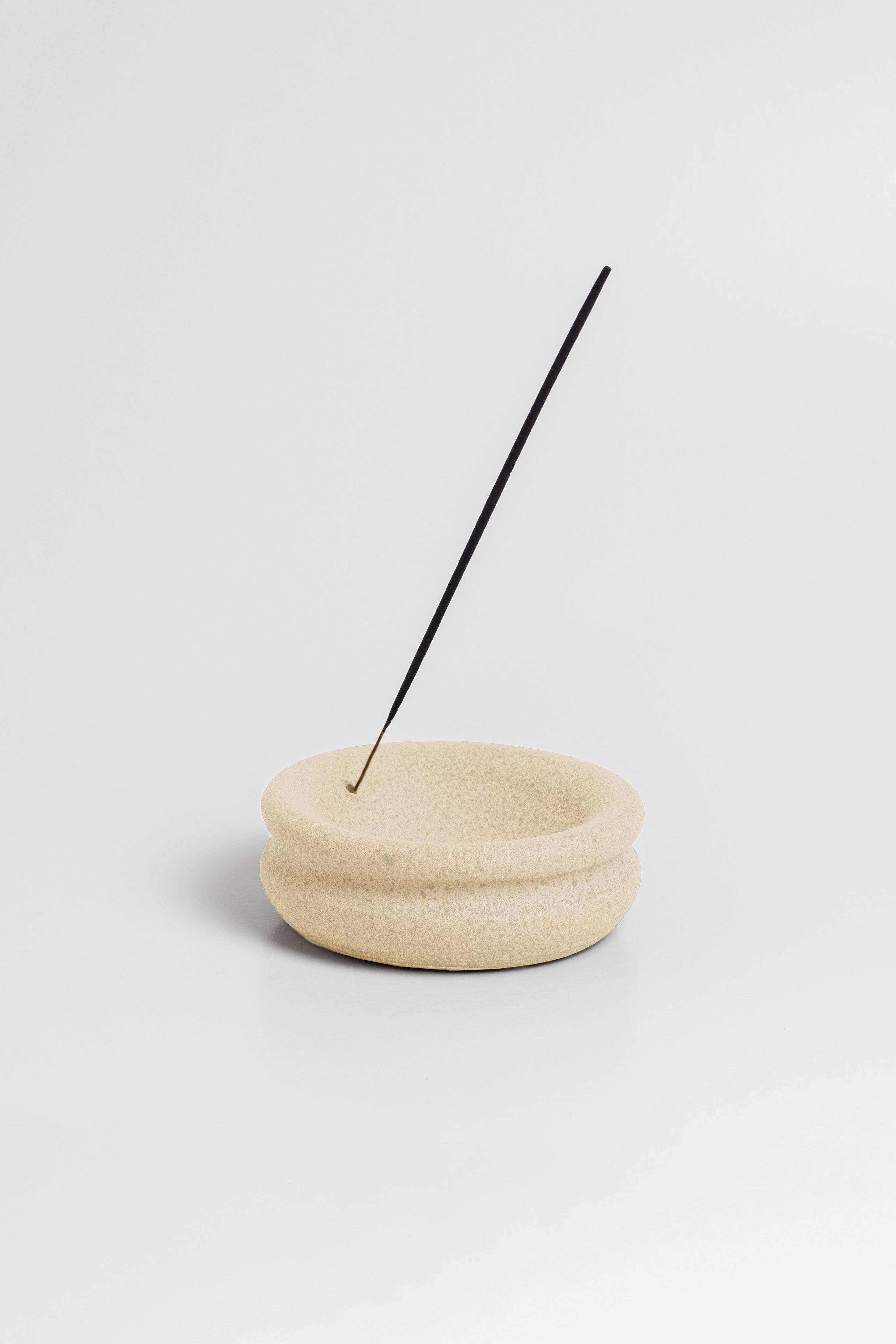 新品◾️マドカリンダル◾️ INCENSE HOLDER WITH SAUCER Ceramic Incense Holder - Sand | Lille Shoppe